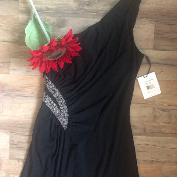 Calvin Klein Dresses & Skirts - CALVIN KLEIN ONE SHOULDER FORMAL GOWN🌹